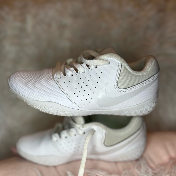 Nike Sideline Cheer Shoes in White Size 12C - Picture 5 of 6